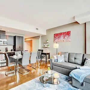 Modern 2br - King Bed - Downtown Views Holiday home Calgary